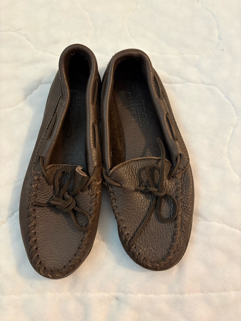 Minnetonka Women's Moosehide Classic Size 91/2